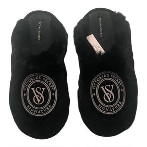 NWT VICTORIA'S SECRET Closed-Toe Faux Fur Slippers Sz M